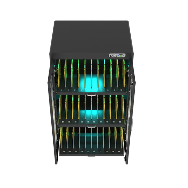 Zwarte tablet en laptop oplaadkar voor 30 apparaten met drie niveaus en genummerde sleuven voor veilig opladen en opbergen